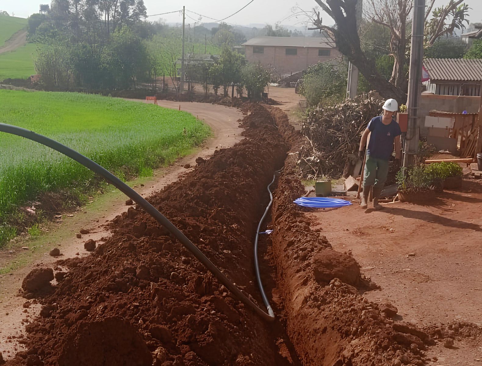 familia recebem agua em xaxim